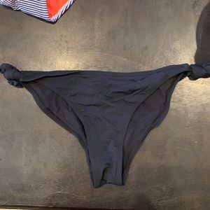 Medium scrunch back swim bottoms